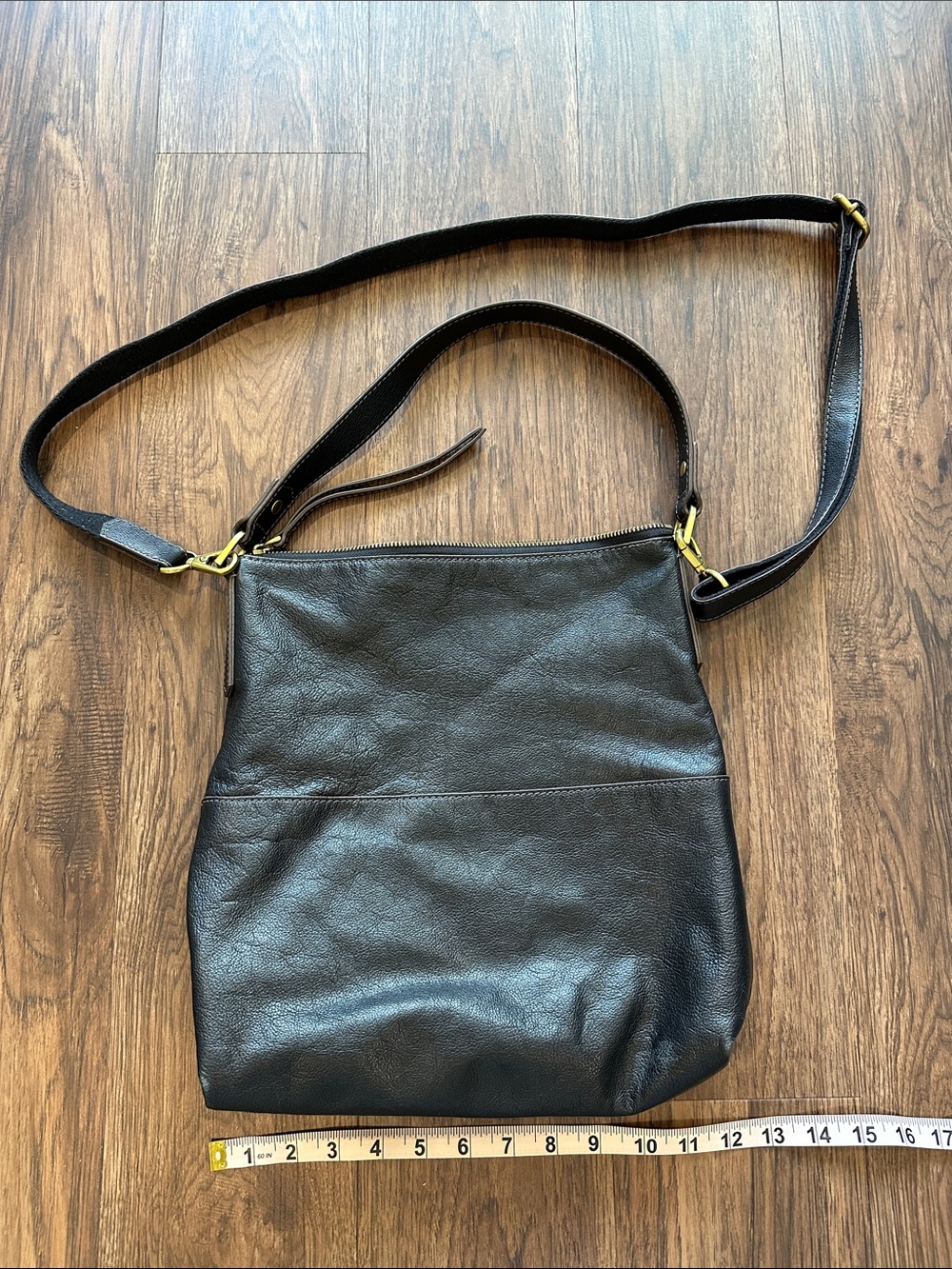 Fossil Black Leather Shoulder Bag with Adjustable Strap